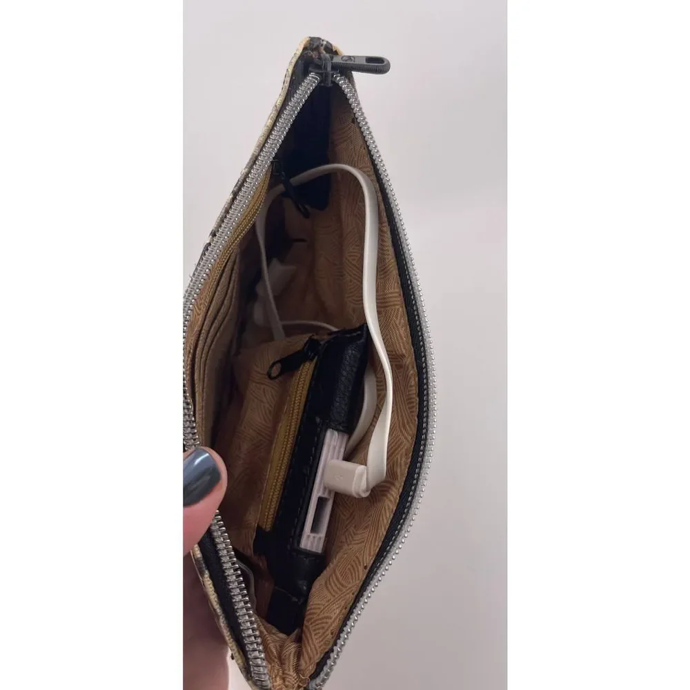 NWOT Sak Roots Wristlet Wallet Clutch‎ With Battery Bank Built In - Picture 2 of 9